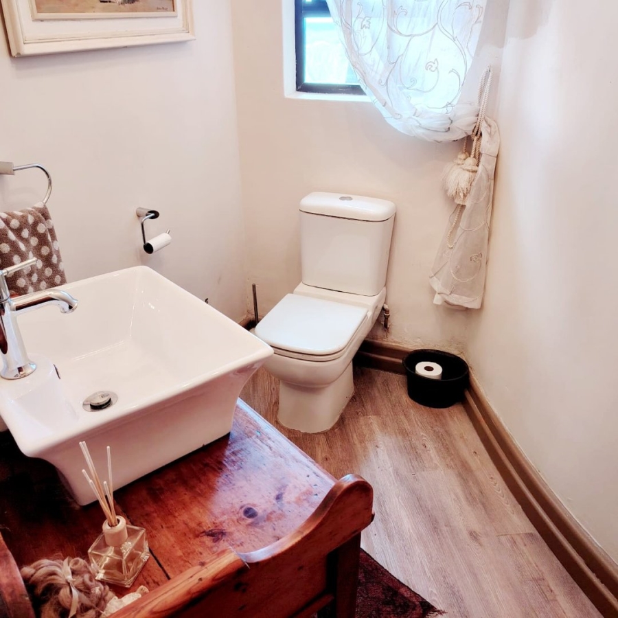 5 Bedroom Property for Sale in Beacon Bay Eastern Cape